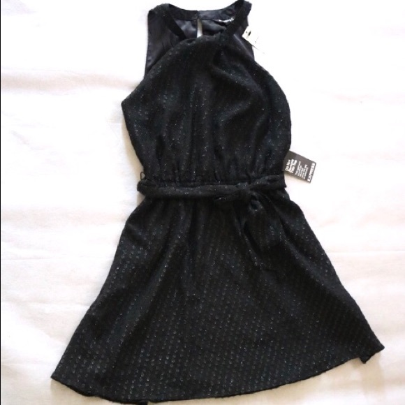 π₯Black halter dressπ - Picture 2 of 7
